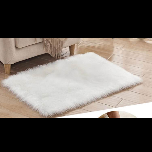 Tapis fourrure blanc